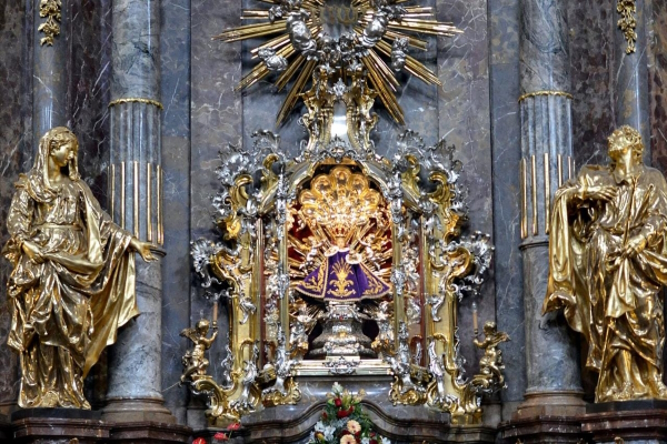 Statue des Prager Jesuleins